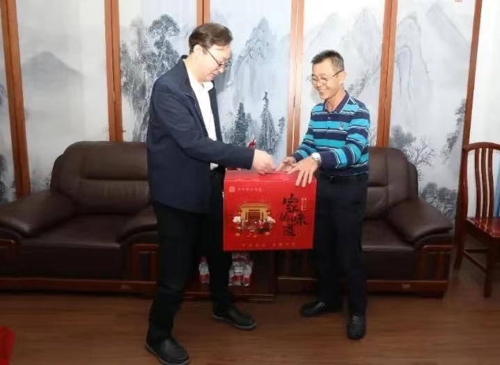 海南省總工會(huì)到海南礦業(yè)開展新春慰問(wèn)