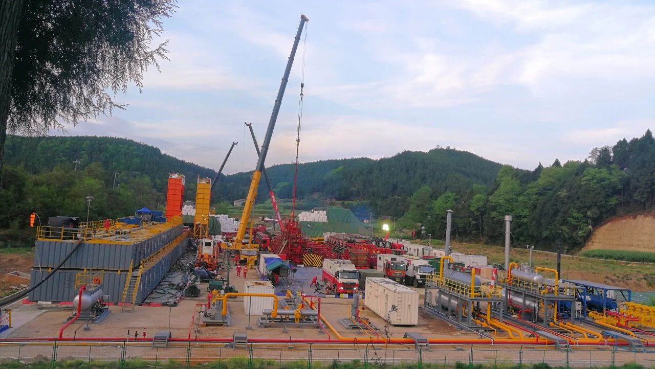 洛克石油八角場(chǎng)氣田歷史最大規(guī)模壓裂作業(yè)順利完工