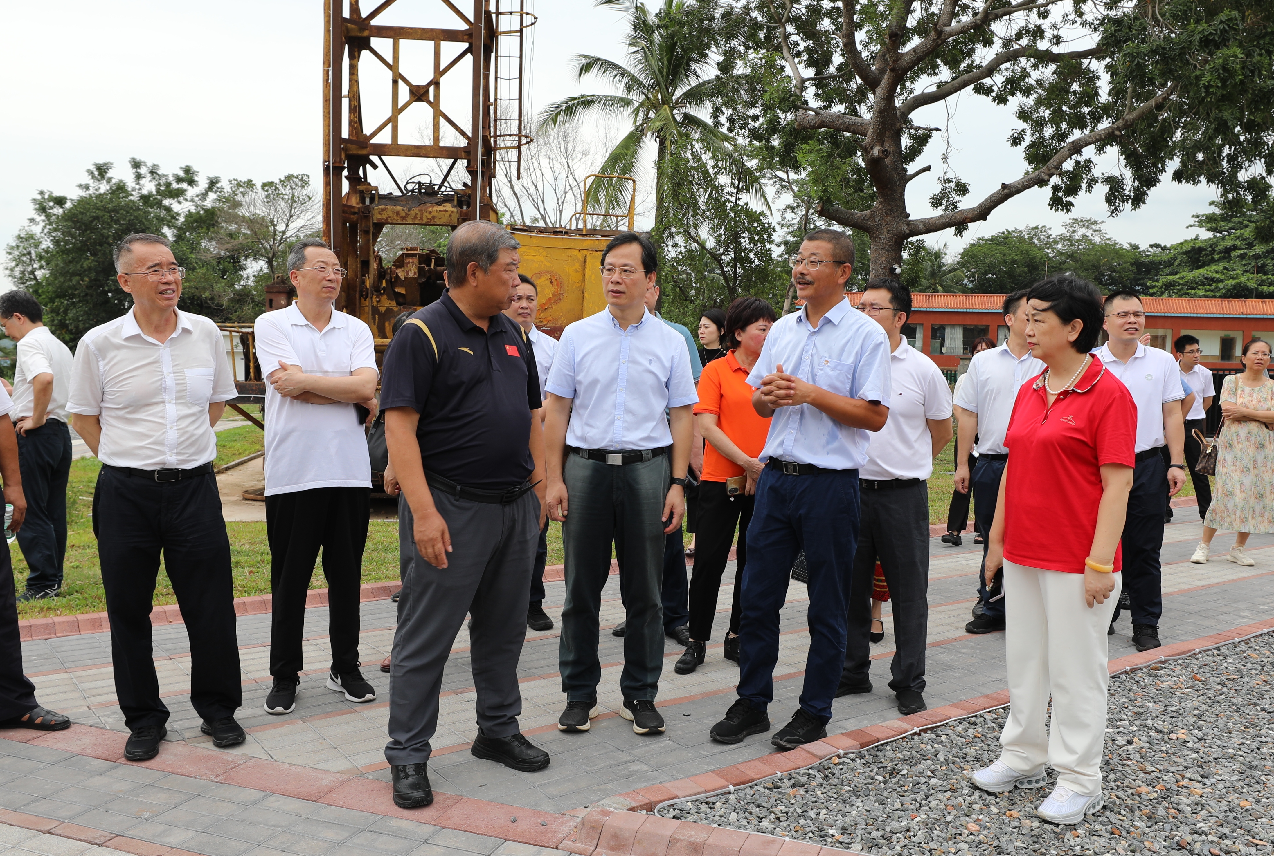 中華慈善總會(huì)副會(huì)長(zhǎng)孫少華一行到訪海南礦業(yè)